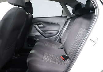 Подержанный автомобиль Volkswagen Polo Sedan 2016 года (13 фото)