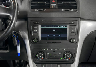 Подержанный автомобиль Skoda Yeti 2012 года (15 фото)