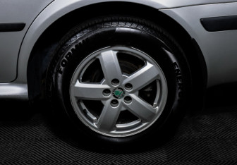 Подержанный автомобиль Skoda Octavia Wagon 2002 года (15 фото)