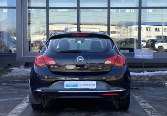 Подержанный автомобиль Opel Astra Hatchback 2014 года (6 фото)