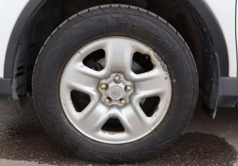 Подержанный автомобиль Toyota RAV4 2016 года (9 фото)