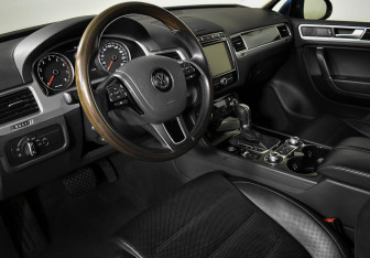 Подержанный автомобиль Volkswagen Touareg 2016 года (11 фото)
