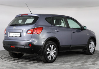 Подержанный автомобиль Nissan Qashqai 2008 года (3 фото)