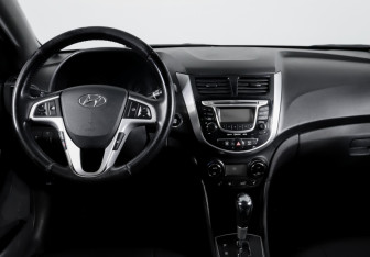 Подержанный автомобиль Hyundai Solaris Sedan 2012 года (12 фото)