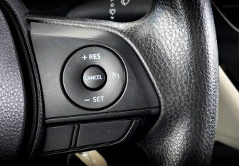 Подержанный автомобиль Toyota Corolla Sedan 2022 года (27 фото)