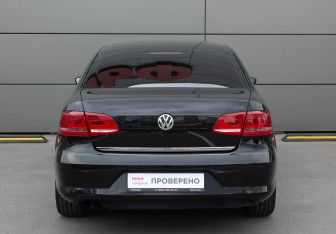 Подержанный автомобиль Volkswagen Passat Sedan 2011 года (6 фото)