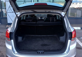 Подержанный автомобиль Hyundai ix35 2012 года (10 фото)