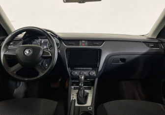 Подержанный автомобиль Skoda Octavia Liftback 2013 года (12 фото)