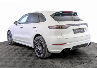 Подержанный автомобиль Porsche Cayenne 2021 года (7 фото)