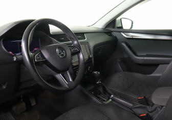 Подержанный автомобиль Skoda Octavia Liftback 2019 года (11 фото)