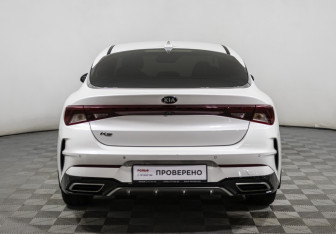 Подержанный автомобиль Kia K5 2021 года (6 фото)