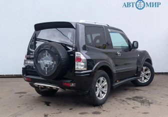 Подержанный автомобиль Mitsubishi Pajero 2006 года (5 фото)