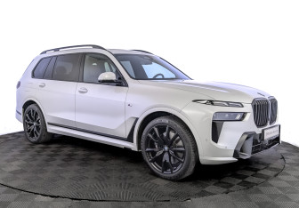 Подержанный автомобиль BMW X7 2023 года (3 фото)