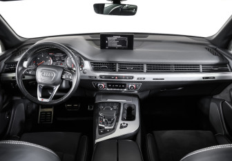 Подержанный автомобиль Audi Q7 2018 года (13 фото)
