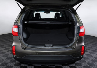 Подержанный автомобиль Kia Sorento 2013 года (10 фото)
