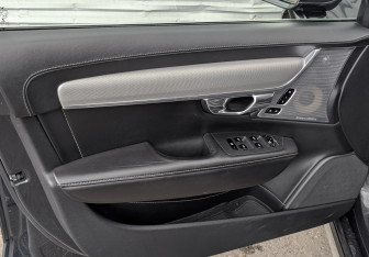Подержанный автомобиль Volvo S90 2017 года (19 фото)