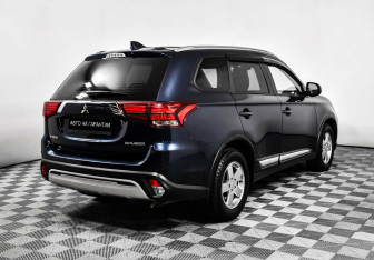 Подержанный автомобиль Mitsubishi Outlander 2020 года (3 фото)