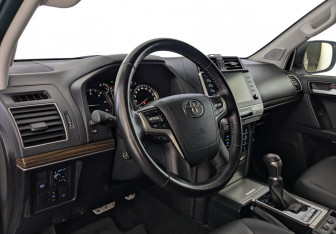 Подержанный автомобиль Toyota Land Cruiser Prado 2021 года (16 фото)