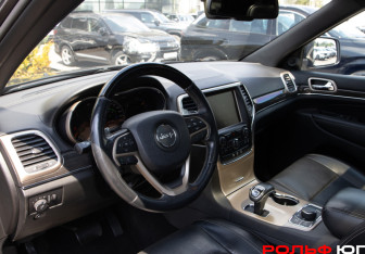 Подержанный автомобиль Jeep Grand Cherokee 2014 года (10 фото)