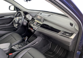 Подержанный автомобиль BMW X1 2018 года (11 фото)