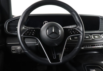 Подержанный автомобиль Mercedes-Benz GLE 2024 года (18 фото)