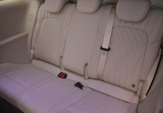 Подержанный автомобиль Voyah Dream 2024 года (10 фото)