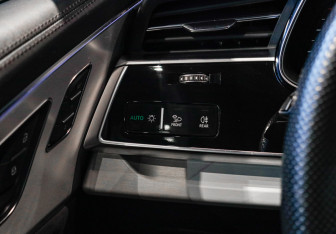 Подержанный автомобиль Audi Q8 2019 года (26 фото)