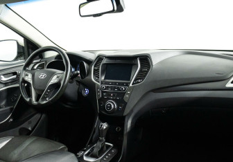 Подержанный автомобиль Hyundai Santa Fe 2017 года (5 фото)