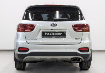 Подержанный автомобиль Kia Sorento 2019 года (6 фото)