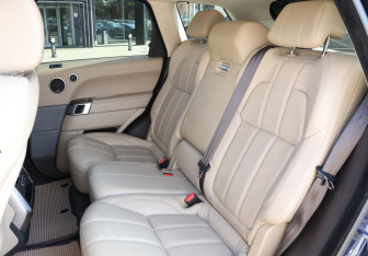Подержанный автомобиль Land Rover Range Rover Sport 2015 года (10 фото)