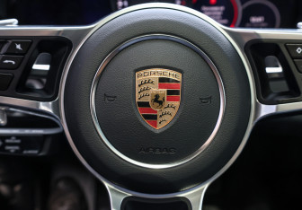 Подержанный автомобиль Porsche Cayenne 2022 года (25 фото)