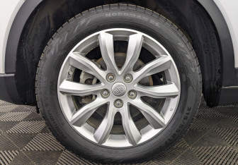 Подержанный автомобиль FAW Besturn X40 2020 года (7 фото)