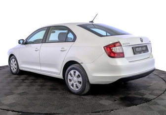 Подержанный автомобиль Skoda Rapid Liftback 2019 года (7 фото)