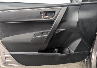 Подержанный автомобиль Toyota Corolla Sedan 2014 года (19 фото)