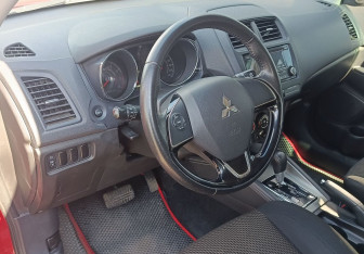 Подержанный автомобиль Mitsubishi ASX 2018 года (14 фото)