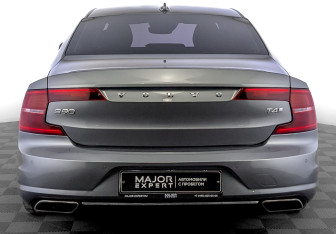 Подержанный автомобиль Volvo S90 2019 года (6 фото)
