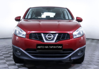 Подержанный автомобиль Nissan Qashqai 2013 года (2 фото)