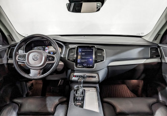 Подержанный автомобиль Volvo XC90 2018 года (13 фото)