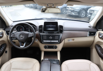 Подержанный автомобиль Mercedes-Benz GLE 2017 года (12 фото)