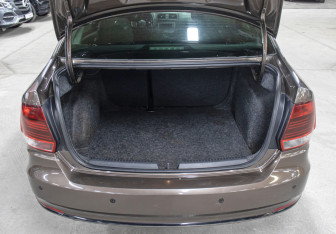 Подержанный автомобиль Volkswagen Polo Sedan 2015 года (10 фото)