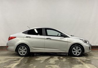 Подержанный автомобиль Hyundai Solaris Sedan 2014 года (4 фото)