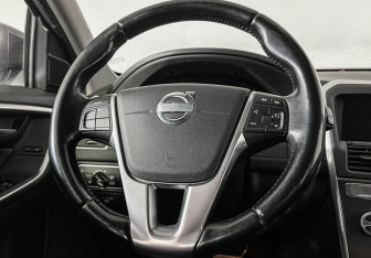 Подержанный автомобиль Volvo XC60 2014 года (14 фото)