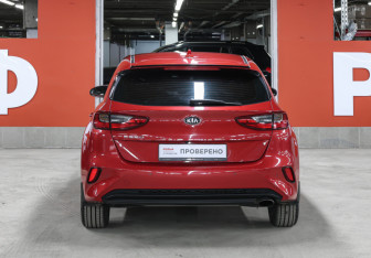 Подержанный автомобиль Kia Ceed Hatchback 2019 года (6 фото)