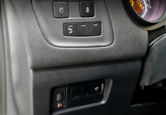 Подержанный автомобиль Citroen C4 Hatchback 2014 года (27 фото)