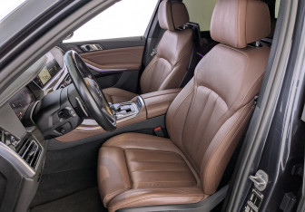 Подержанный автомобиль BMW X5 2022 года (21 фото)