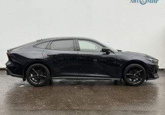 Подержанный автомобиль Changan UNI-V 2023 года (4 фото)