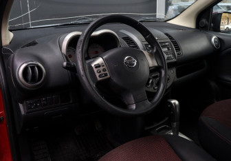 Подержанный автомобиль Nissan Note 2007 года (15 фото)