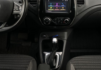 Подержанный автомобиль Renault Kaptur 2018 года (13 фото)