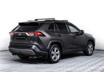 Подержанный автомобиль Toyota RAV4 2021 года (5 фото)