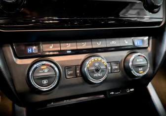 Подержанный автомобиль Skoda Octavia Liftback 2015 года (24 фото)